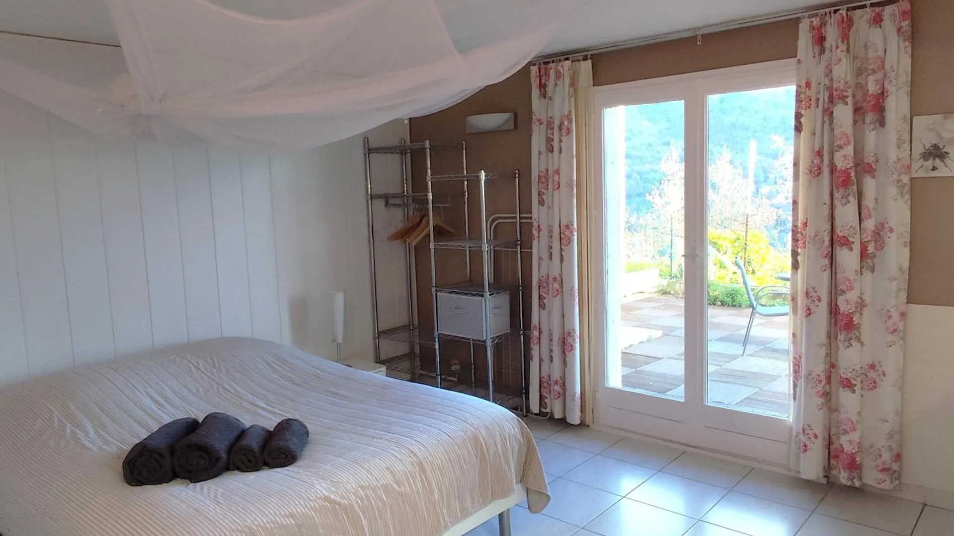 Studio Le Romantique A 20 Kms De Nice Bendéjun Habitación en casa particular